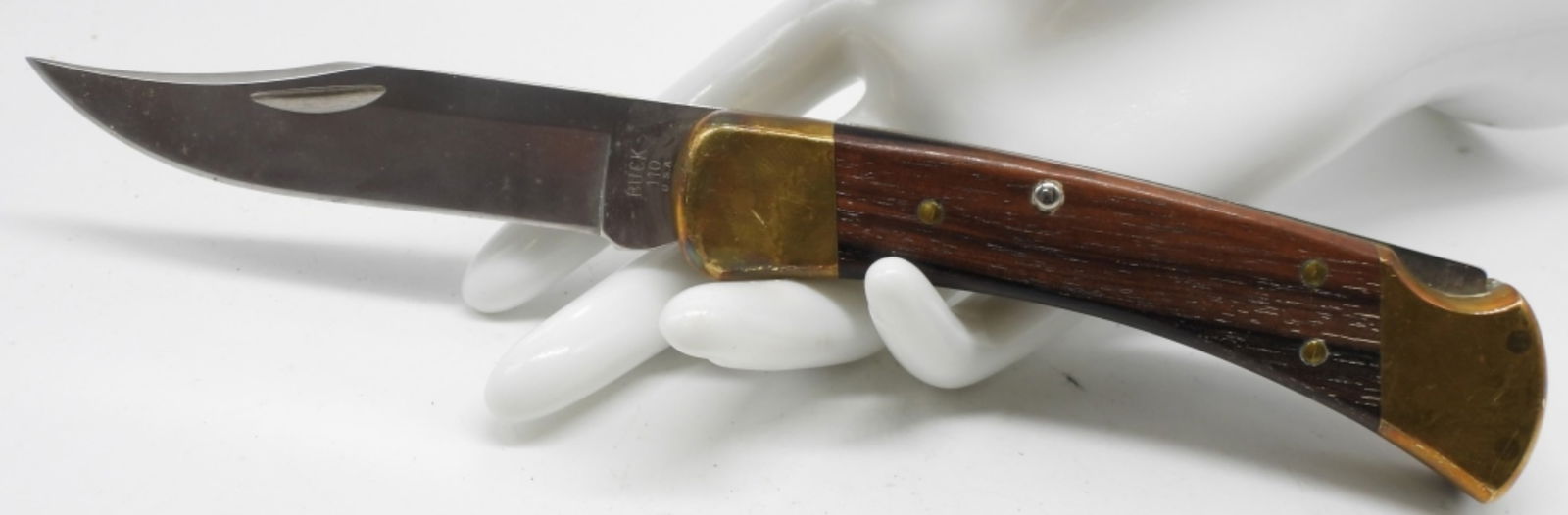 Buck 110 Folding Hunter USA Lockback Knife (1 of 2)