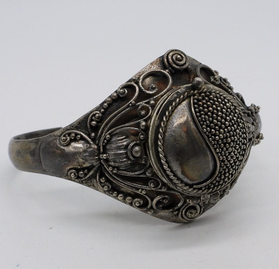 Ornate 925 Cuff Bracelet, Top Opens (1 of 4)
