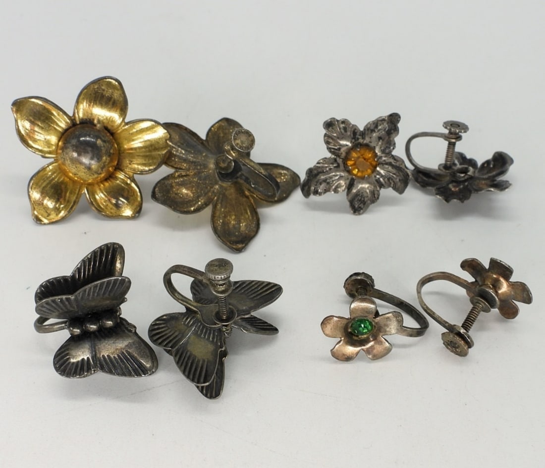 4 Pair of Screw back Vintage 925 Earrings: Four pair of sterling vintage screw back earrings. 1/2"-1". (9.5 dwt)