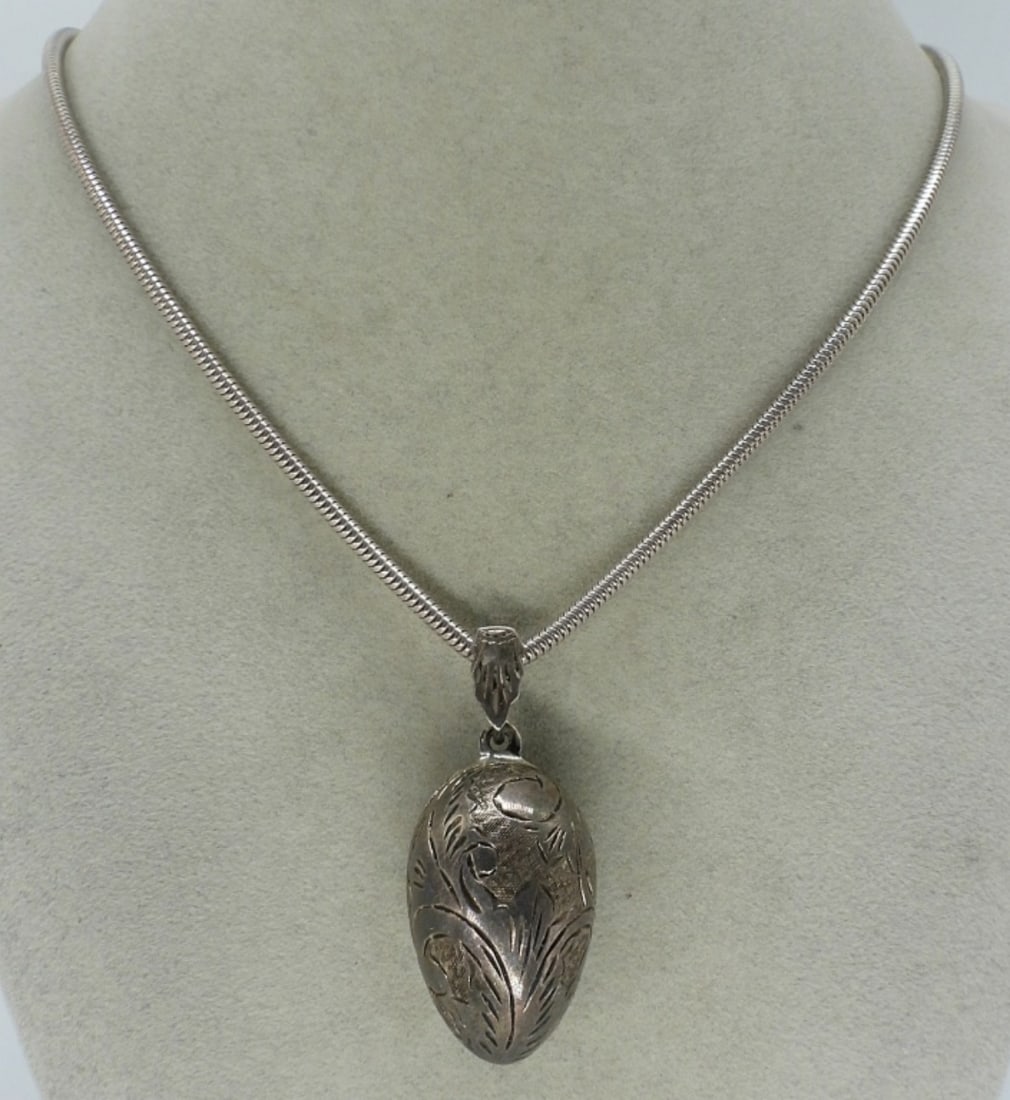 Vintage 925 Egg Shaped Necklace (1 of 2)