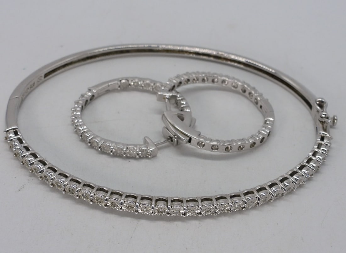 Pretty Sterling Hinged Bangle & Earrings: Matching sterling bangle hinged bracelet and pierced earrings. Both marked 925. (11 dwt)