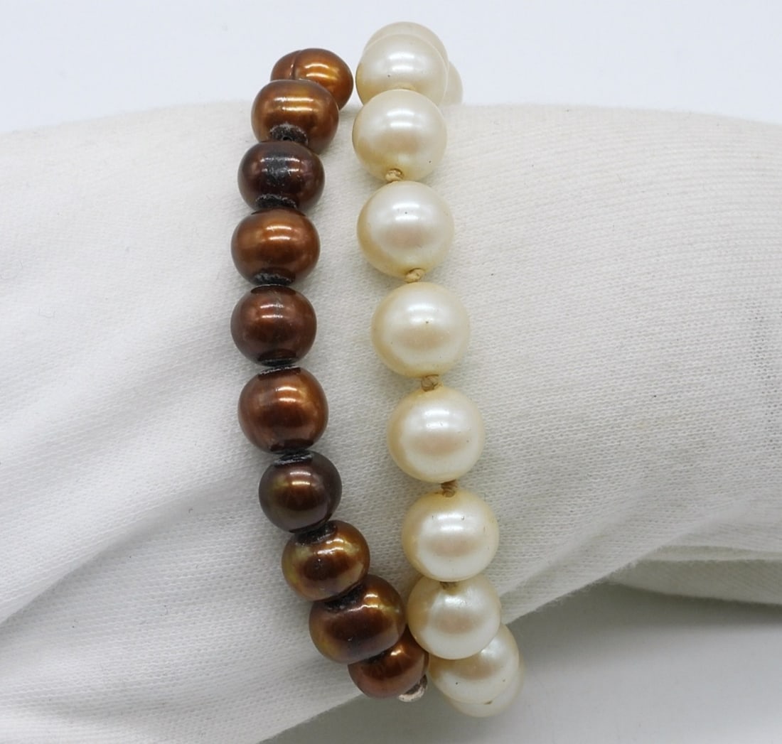 2 Sterling Pearl Bracelets: Two sterling bracelets with brown and white pearls. White pearls are 7.5" long. Brown pearls are 11" long (adjustable). (3 dwt)