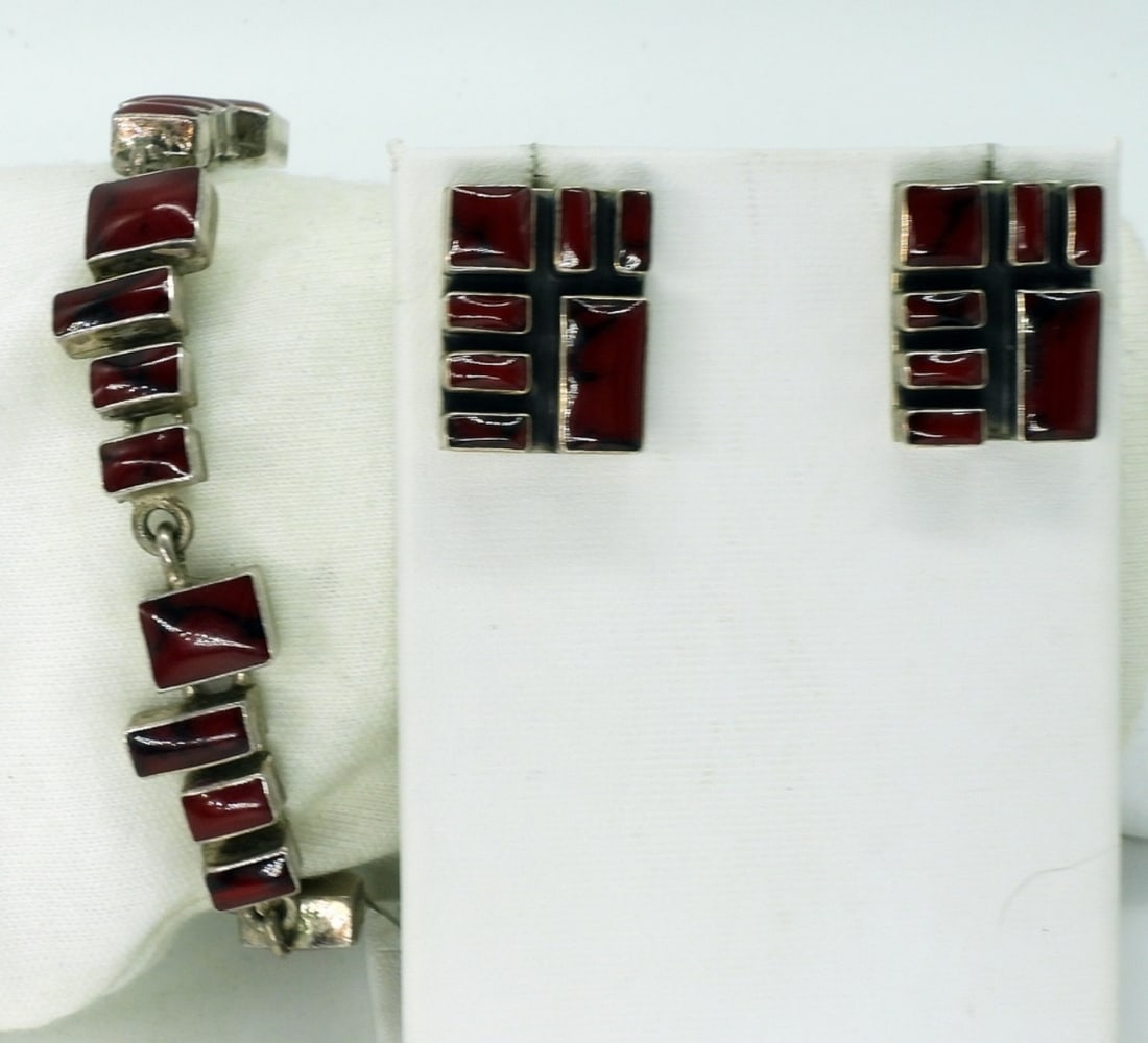Red Jasper Sterling Bracelet & Earrings: Red Jasper gemstone bracelet, 8" long. Matching pierced earrings, 1" long. (27 dwt)
