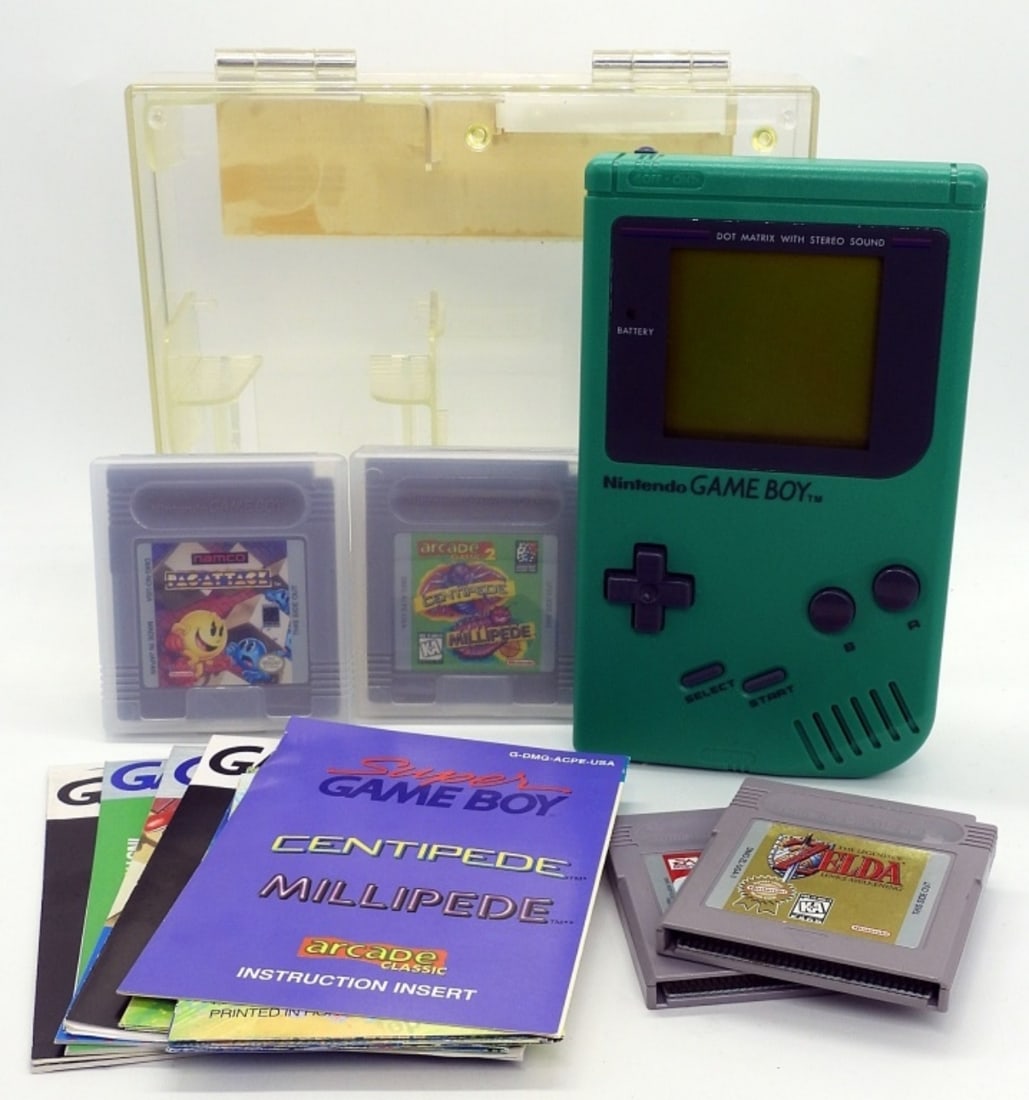 1989 Nintendo Game Boy Green with 2 Games (1 of 8)