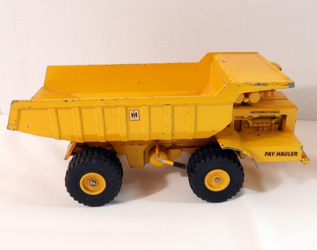 International Pay Hauler Farm Toy (1 of 4)