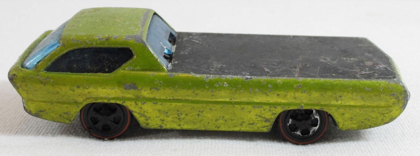 Hot Wheels Deora Redline: No boards came with it, but still in fair condition. Color is coming off a little as its worn down. Still works