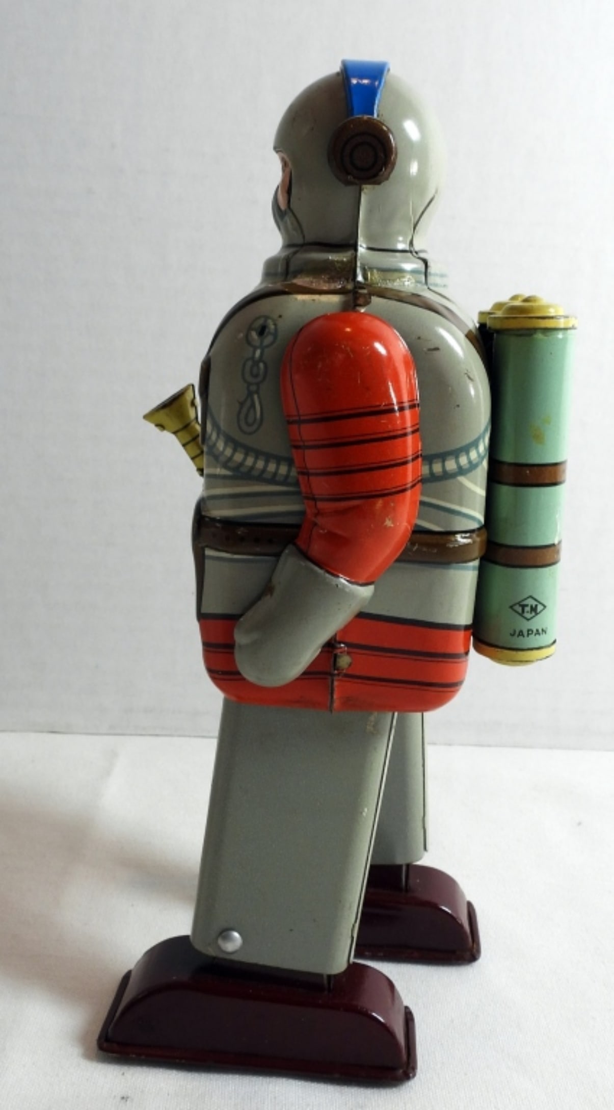 Space Commando Tin Wind-Up Robot 1950s - 2