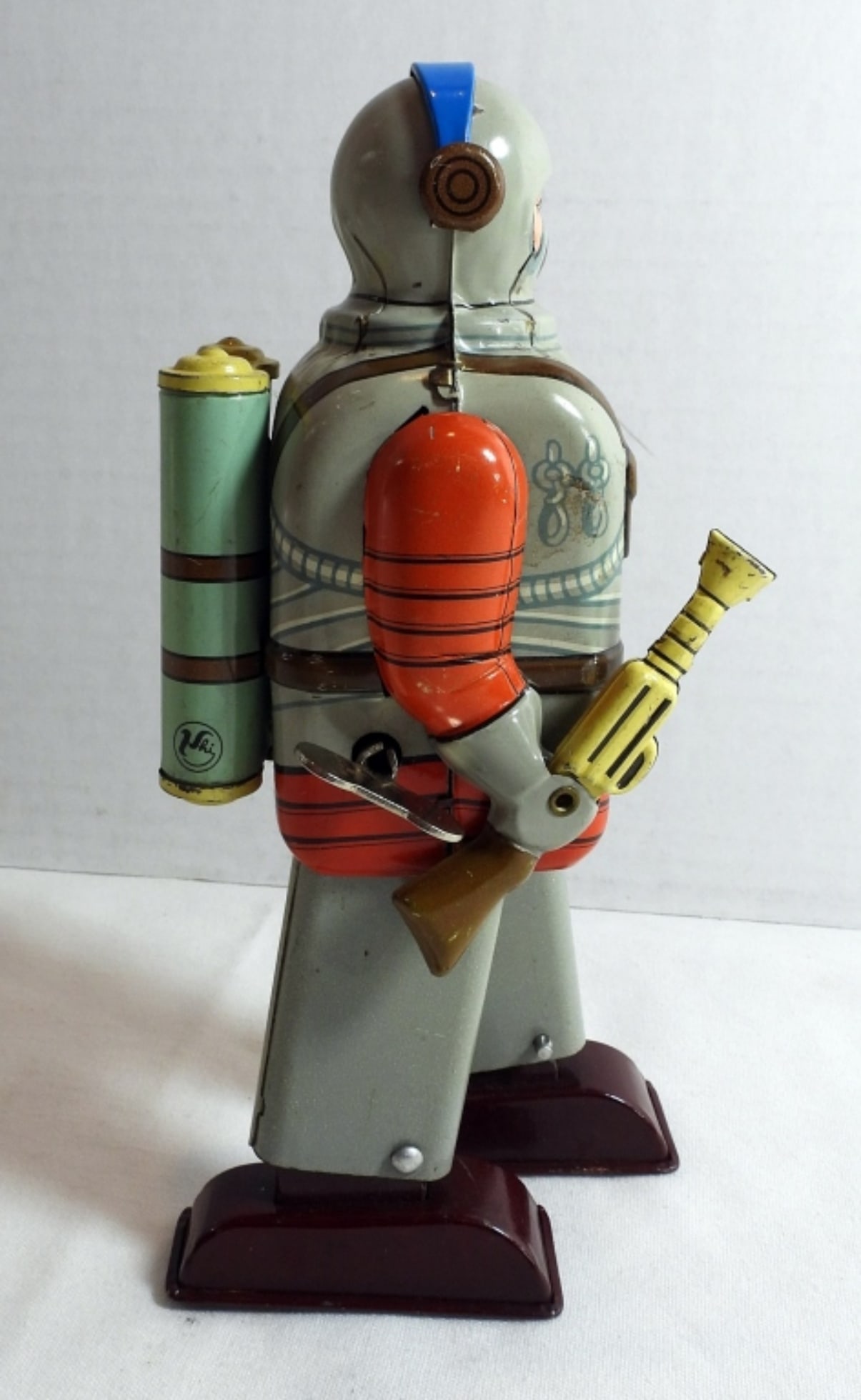 Space Commando Tin Wind-Up Robot 1950s - 4