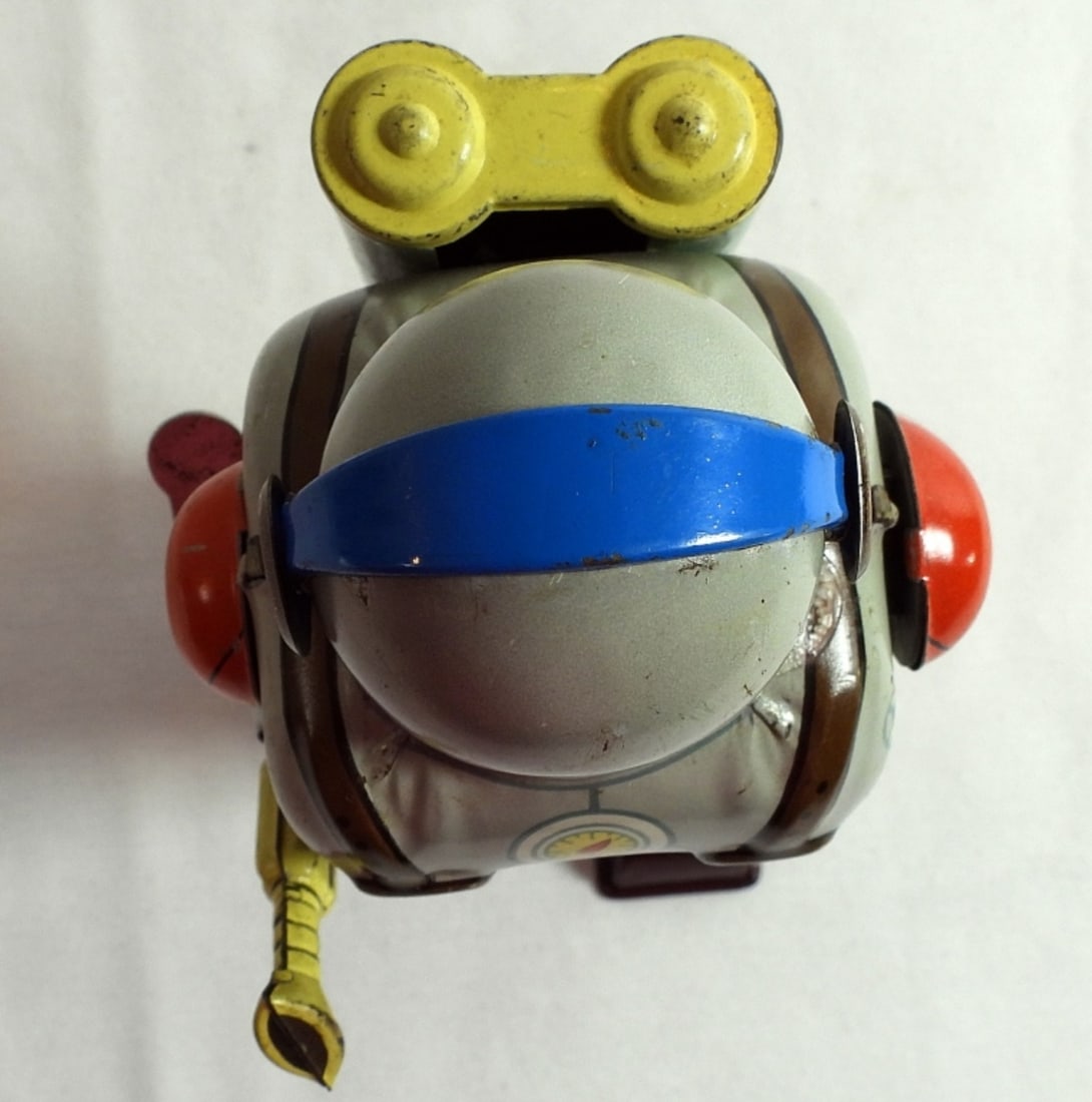 Space Commando Tin Wind-Up Robot 1950s - 5