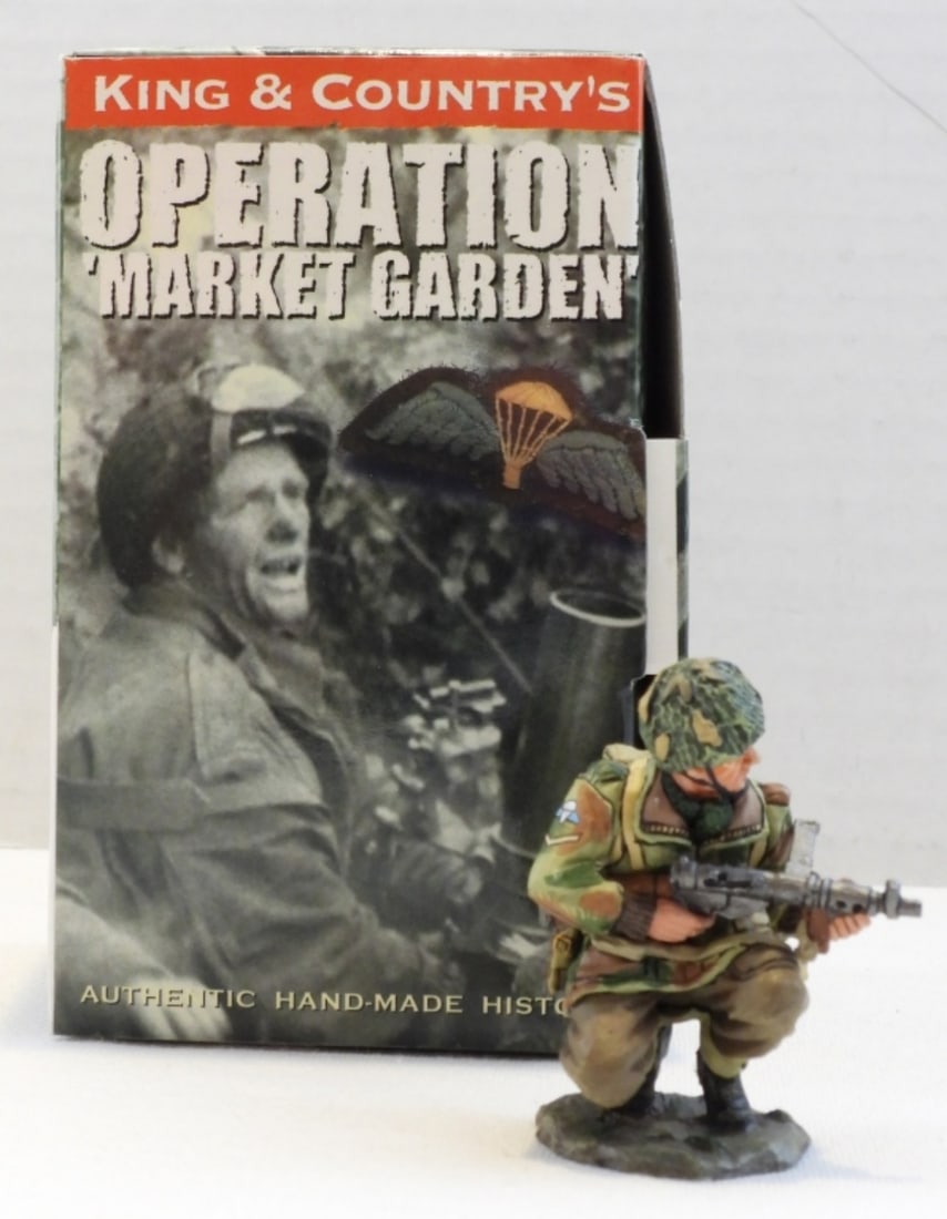 King & Countrys Operation Market Garden: Very good condition, box is still in good shape.