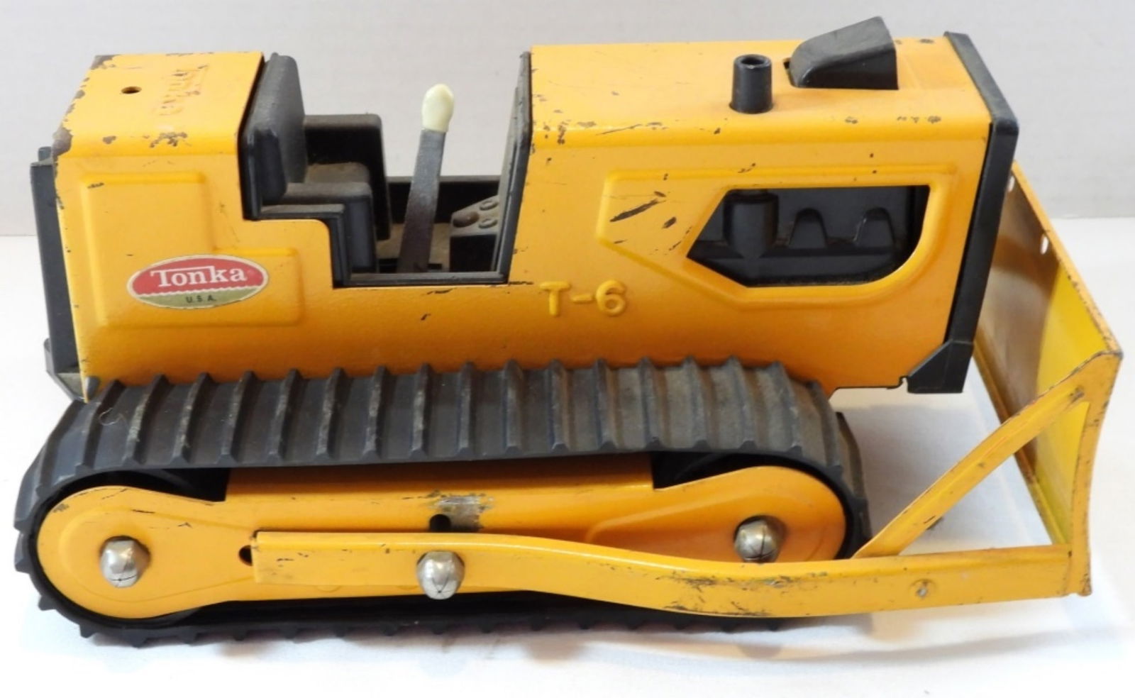 T6 Tonka Bulldozer: Paint is peeling off, it still works. Fair condition
