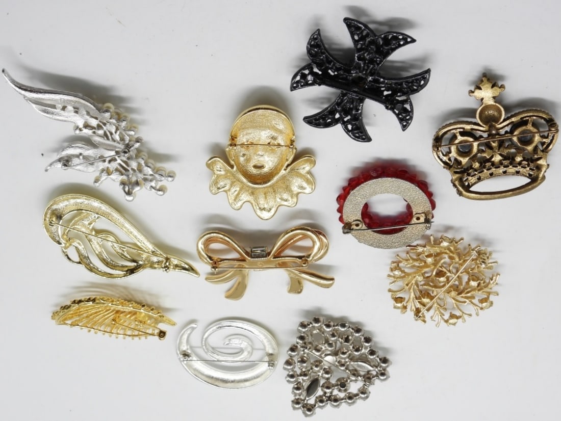 (11) Large Brooches - 4