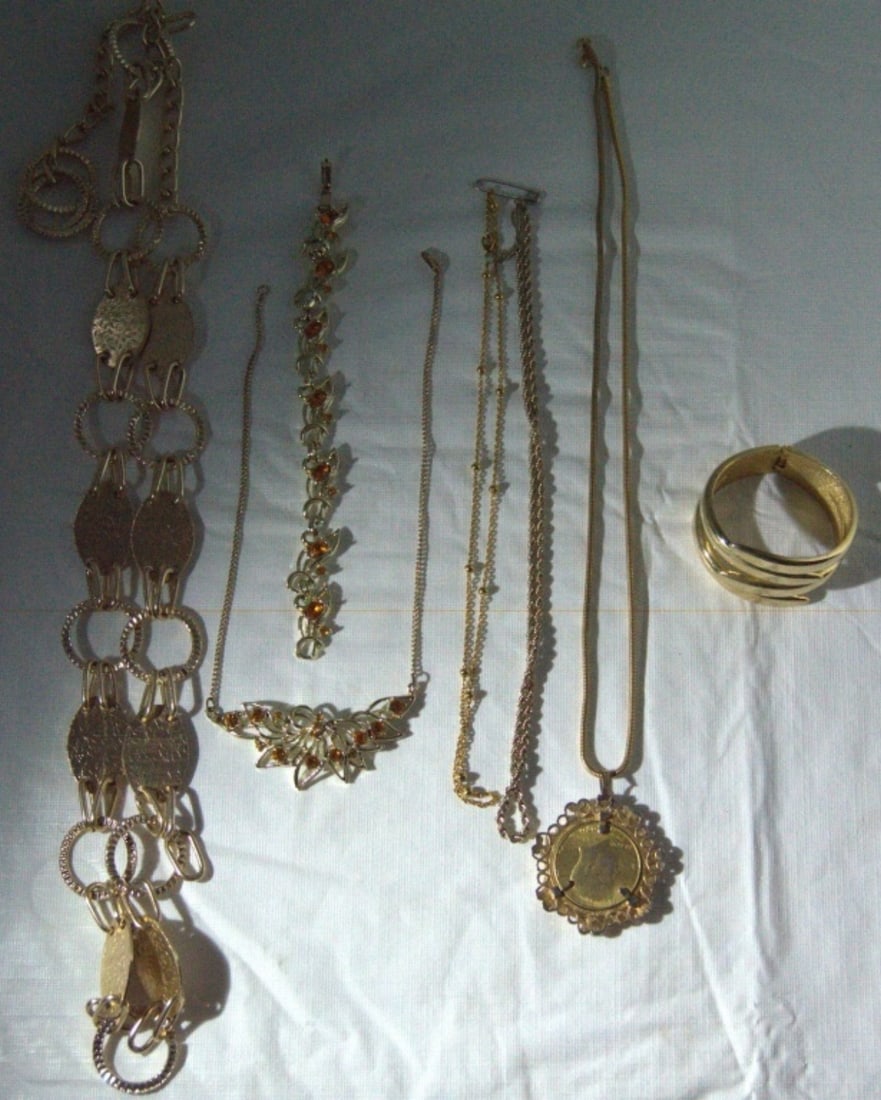 (5) Gold-Tone Necklaces (2) Bracelets: Get yours now!