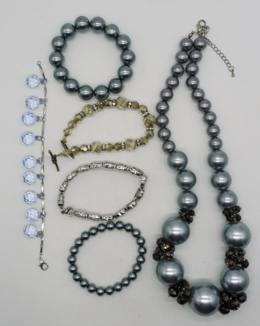 (1) Necklace & (5) Bracelets: Beautiful necklace & bracelets
