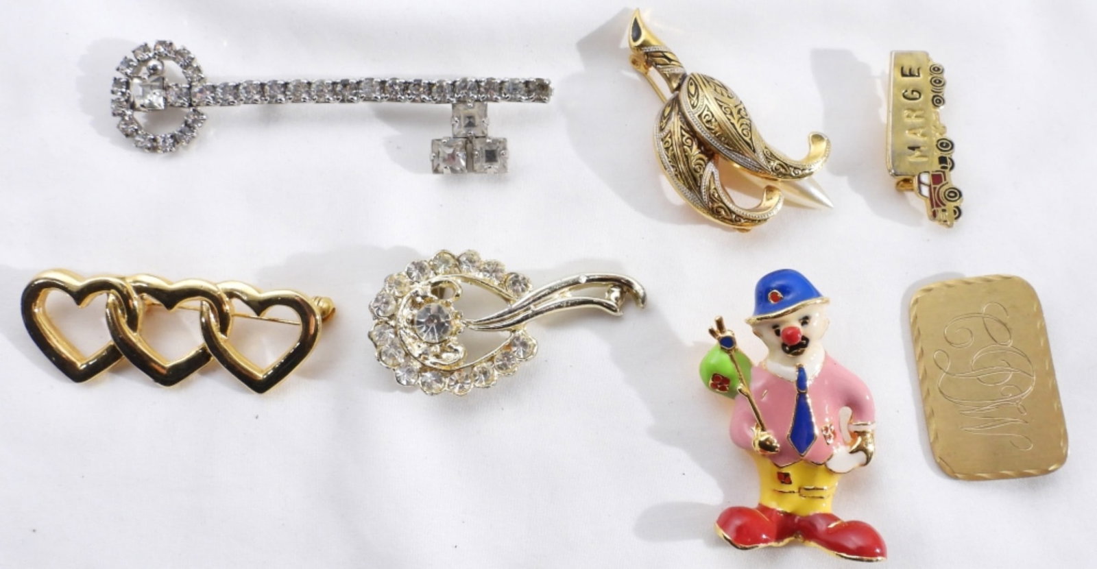 (7) Unique Brooches: All kinds of various brooches