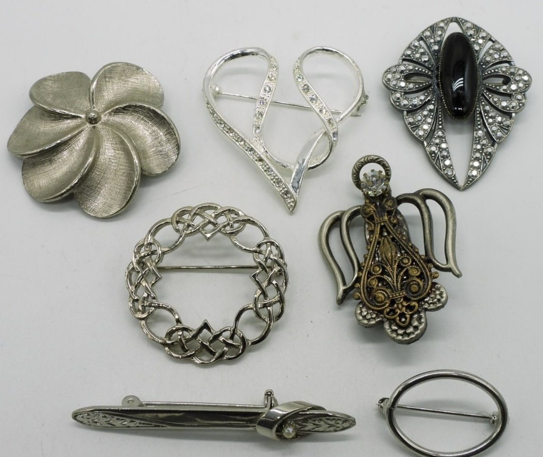 (7) Brooches Lot (1 of 3)