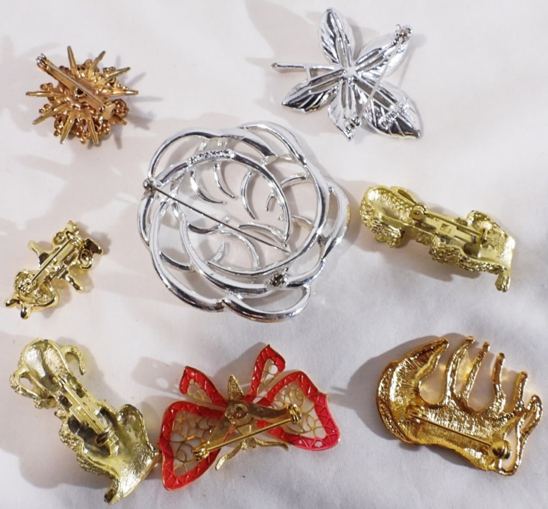 (8) Brooches - 2