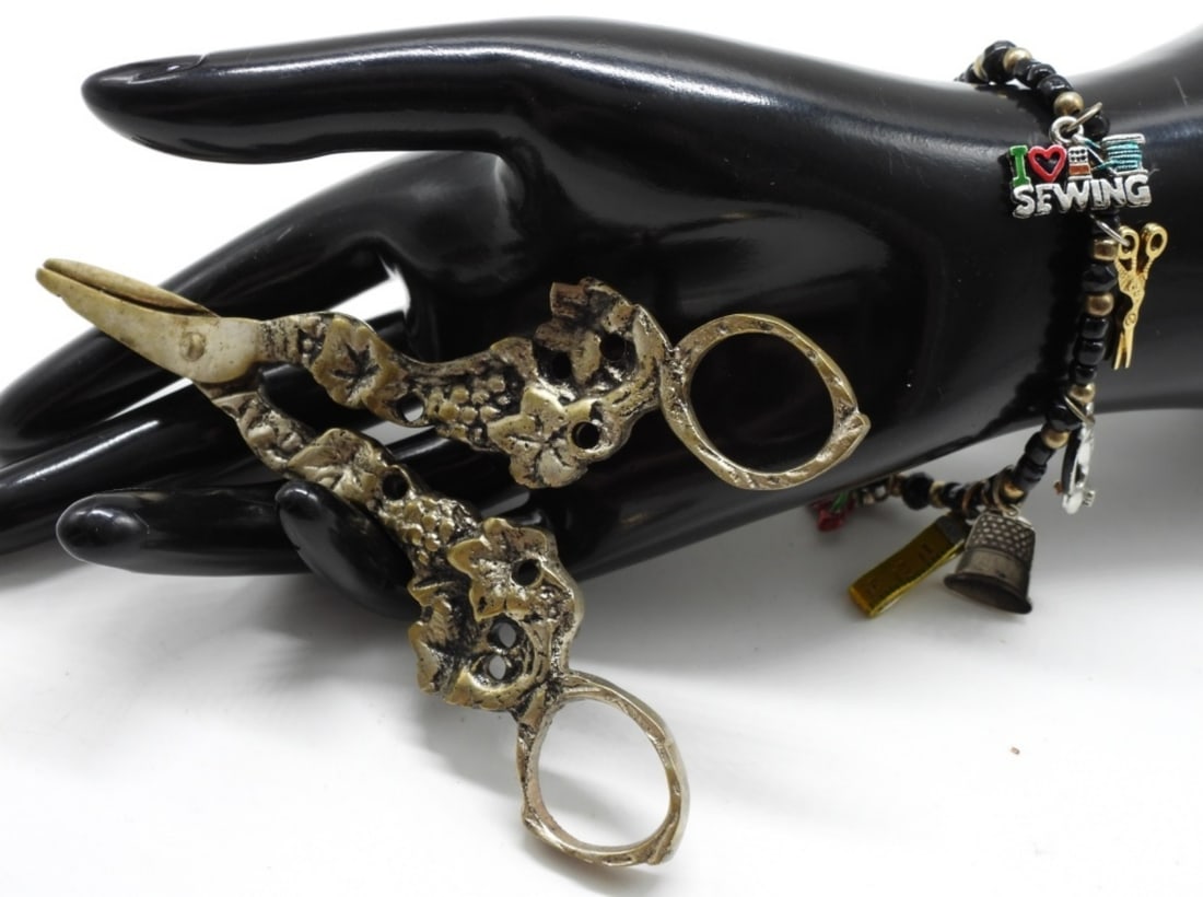 Sewers Lot: Vintage Sewing Scissors and a Bracelet