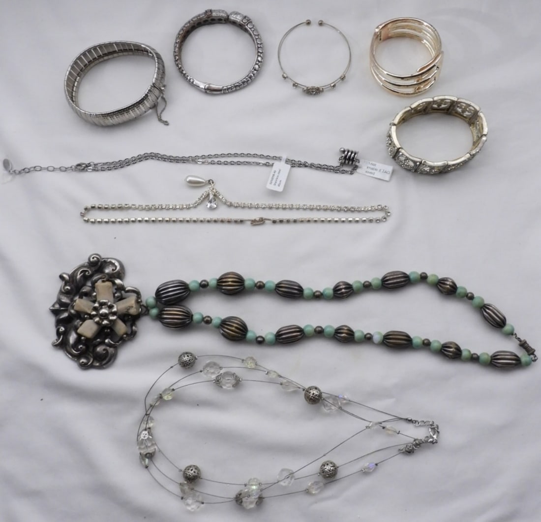 Large Silver-Tone Mixed Lot: Shop the number one Auction House!