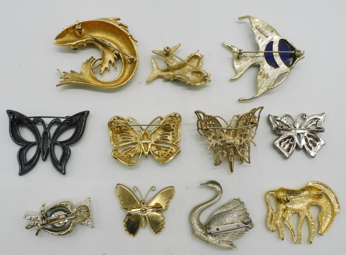 (11) Brooches - 2