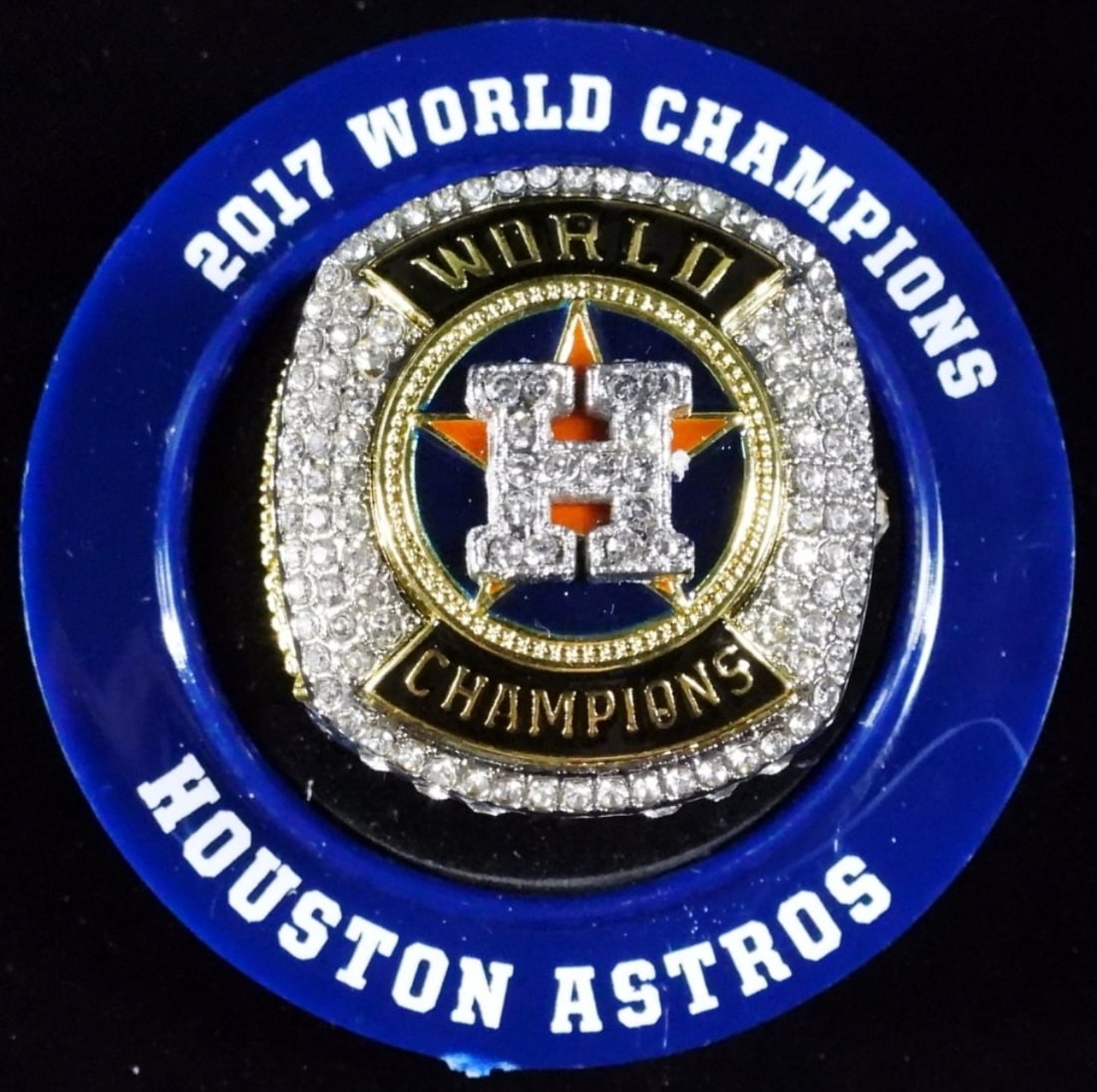 Houston Artros Replica World Champions Ring 2017: It is a Replica. Comes in its original box (the box is banged up a bit). Does have a display holder