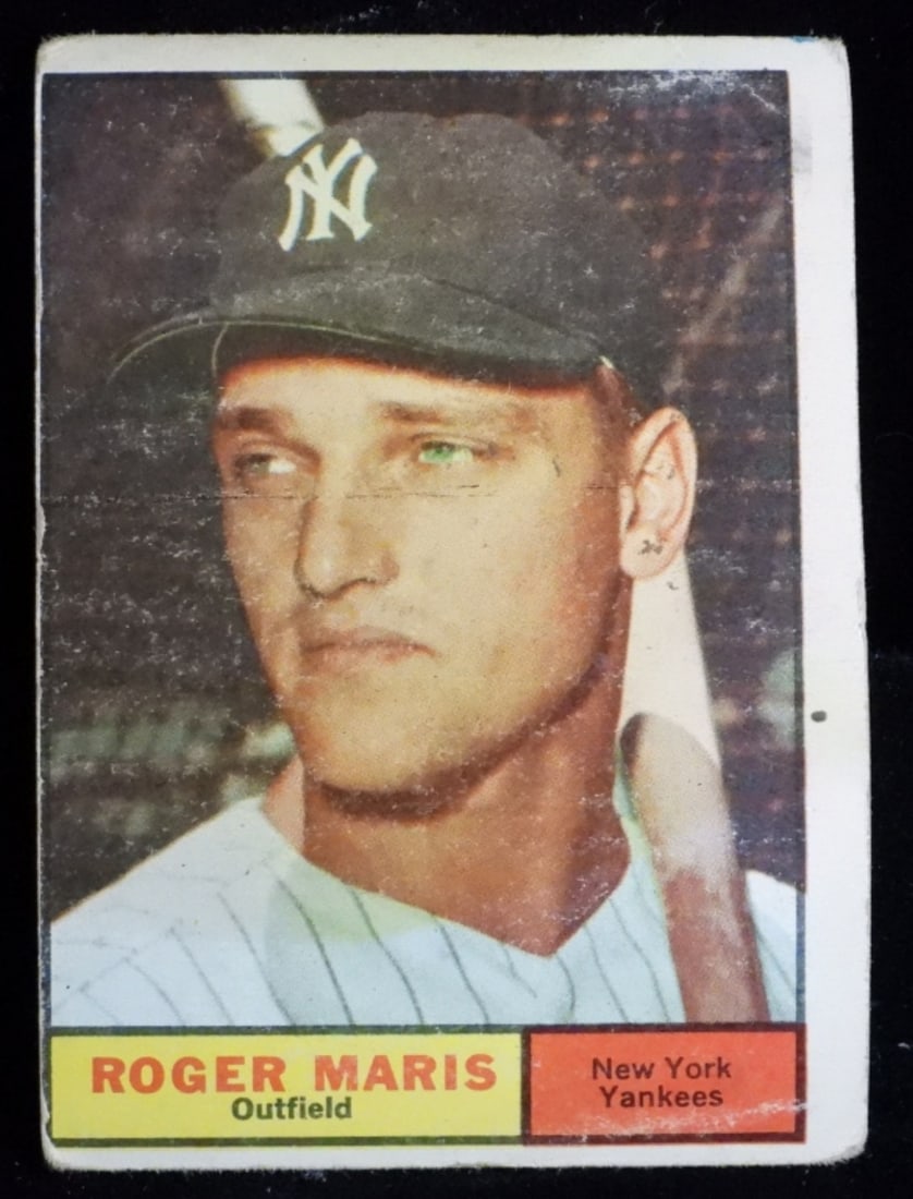 Roger Maris TOPPS #2 1961: Slight creasing, corners are rounded. Fair condition