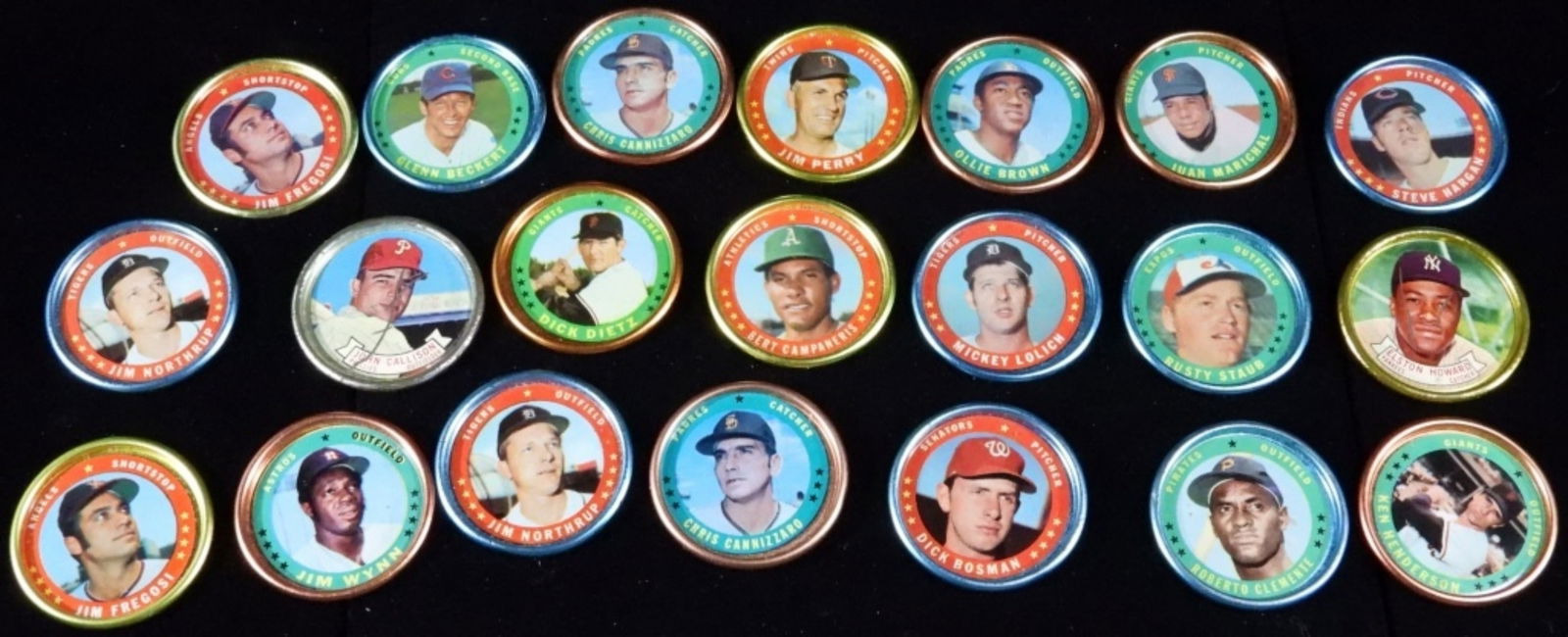 (21) 1971 TOPPS Baseball Coins: Coin #: 12 Jim Perry, 23 Elston Howard, 33 Dick Dietz, 82 Jim Norhtrup, along with #50,64,69,70,71,97,106,109,110,111,133,136,14 3,125. (Does have a couple of duplicates)