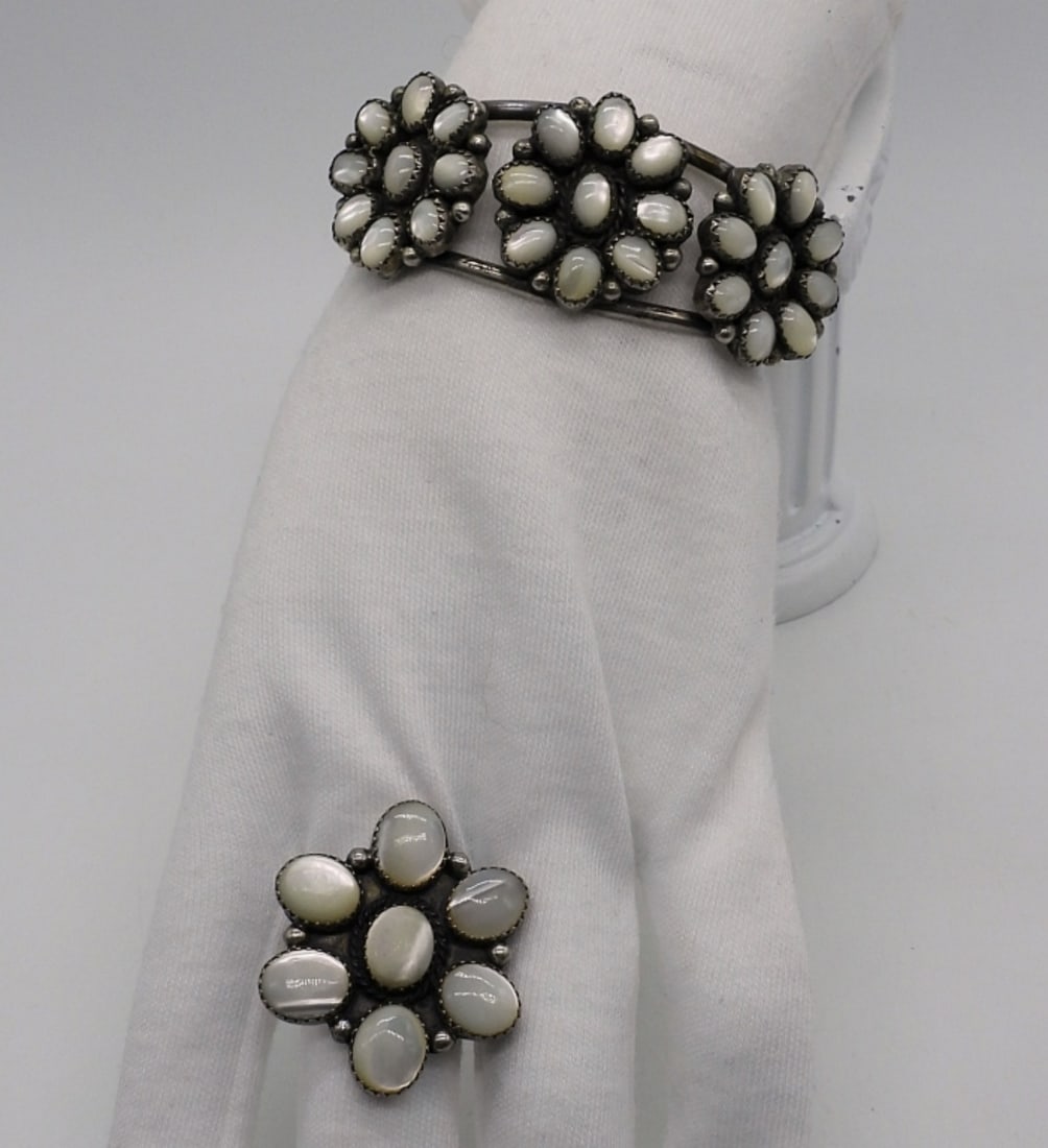 Mother of Pearl Matching 925 Cuff & Ring: Mother of Pearl gemstone sterling cuff bracelet and matching ring, size 7. There are no markings on this. (19 dwt)