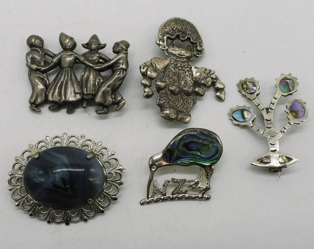 5 Various Sterling Vintage Brooches: Five various styles, vintage sterling brooches. Two with abalone inlay. 1" - 1.5". (15 dwt) (6x4x2)