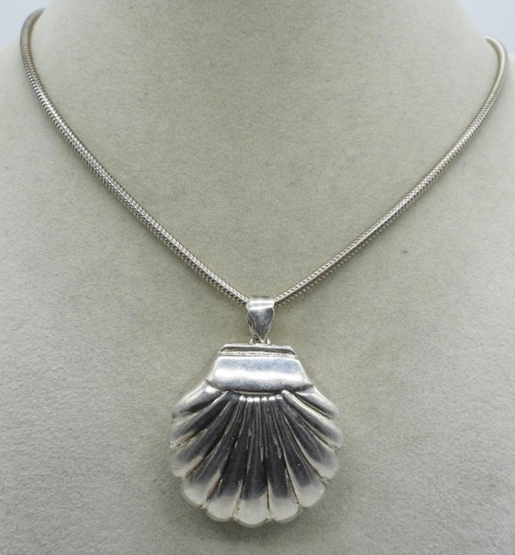Shell Shaped 925 Pill Box Pendant & Chain (1 of 4)
