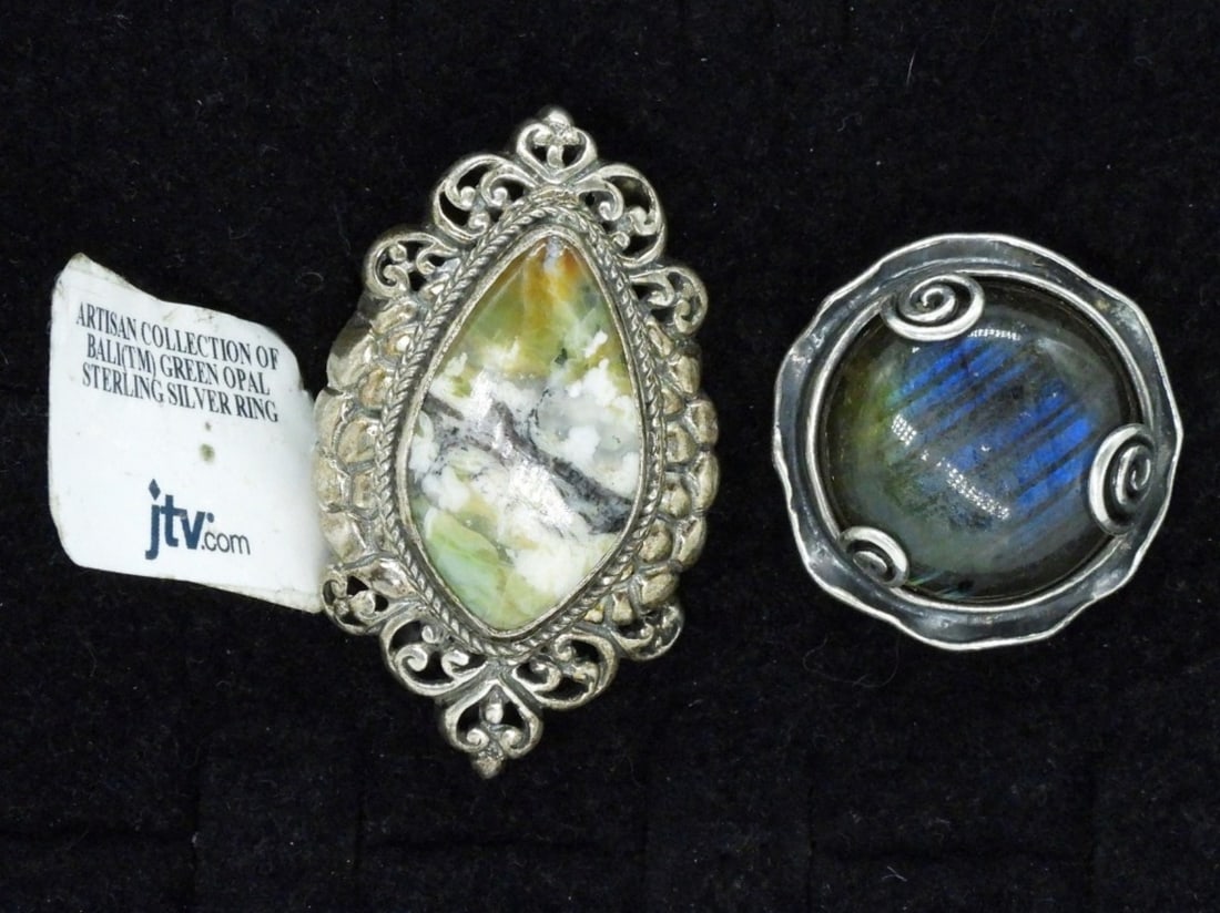 2 Large 925 Labradorite & Green Opal Rings: Two sterling rings with large gemstones. Green Opal (still has tag on it) and Labradorite. Size 7. (20 dwt) (6x4x2)