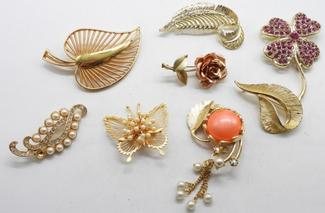 (8) Gold Tone Brooches: Cute