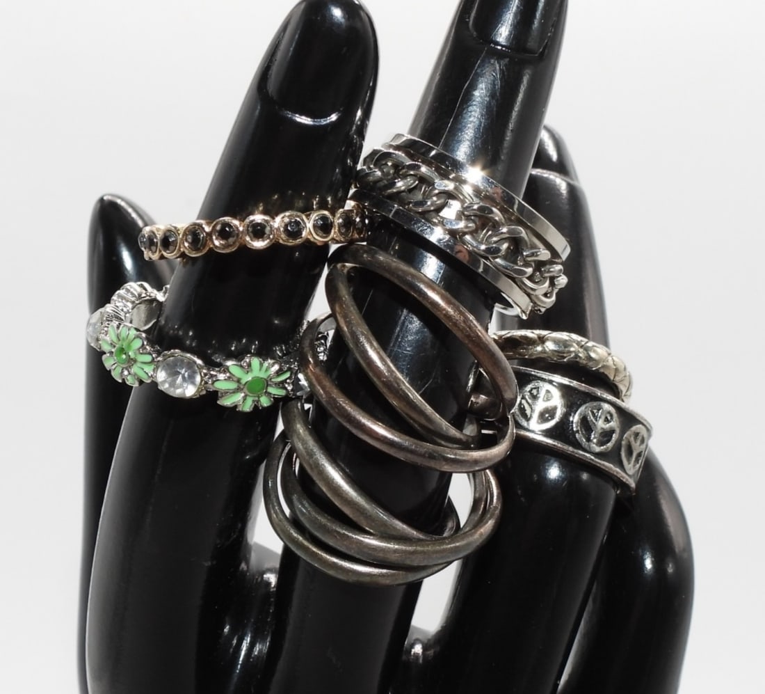 (7) Band Style Rings: Sizes 7-8