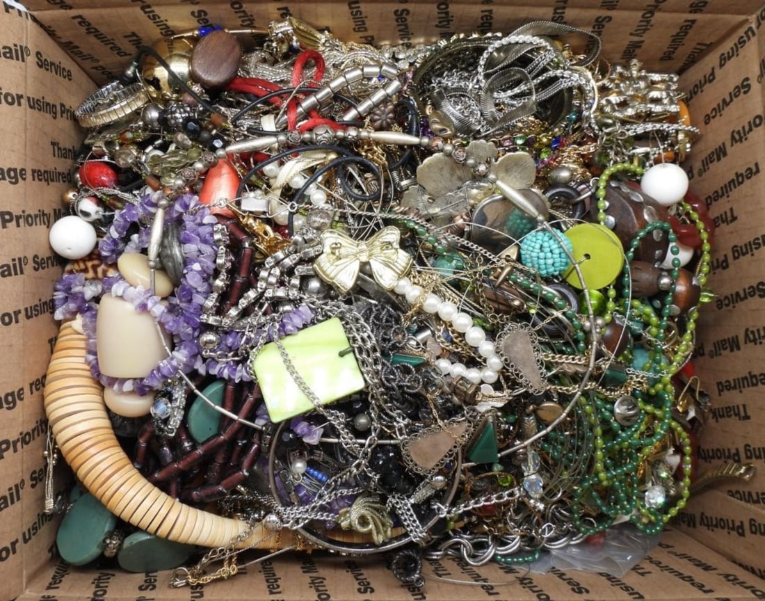 Treasure Chest: Medium Flat Rate Box