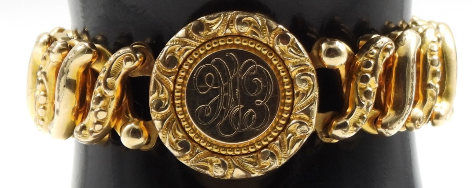 Engraved 1911 Sweetheart Bracelet: Beautiful gold-tone lovers' lot.