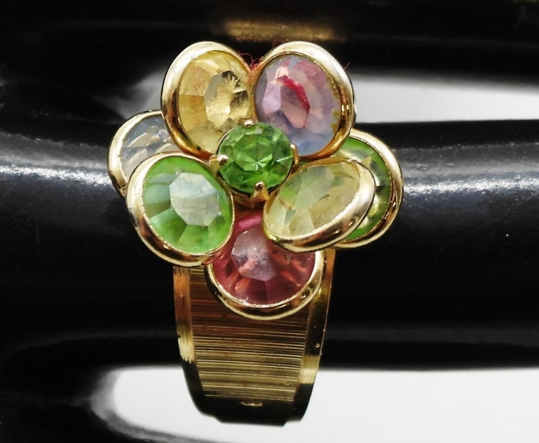 Size:8 Floral Ring With Uranium Glass: See us at Vintageauctionsonline.com