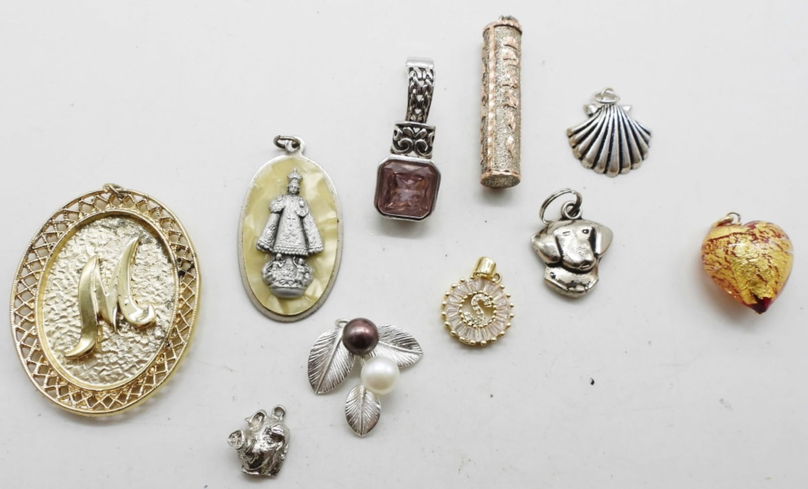 (10) Pendants: See us at Vintageauctionsonline.com