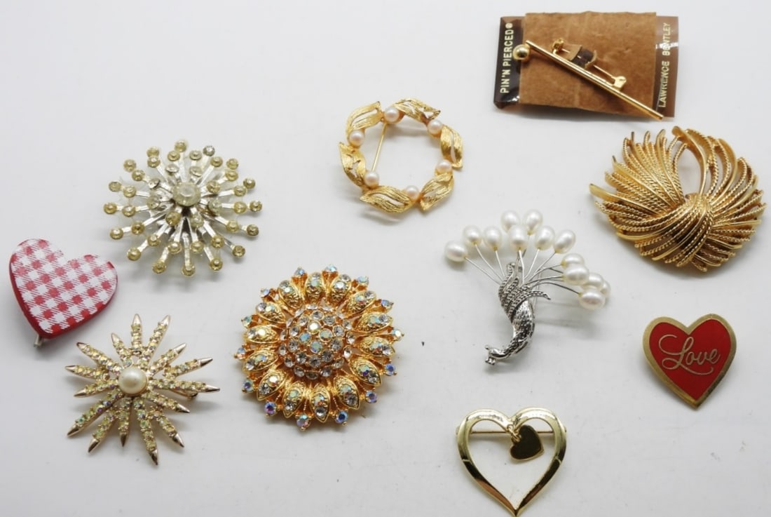 (10) Brooches: See us at Vintageauctionsonline.com