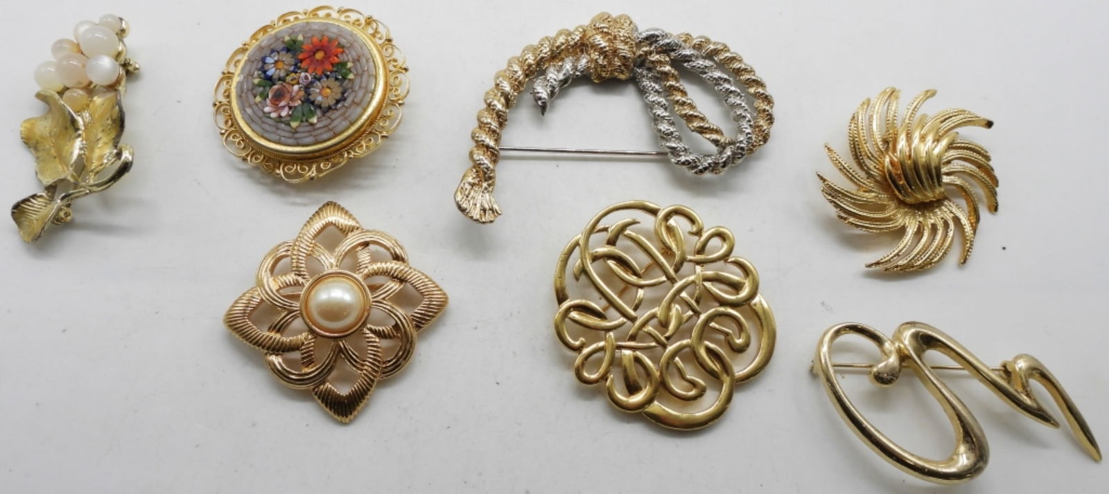 (7) Large Brooches: Visit us at www.vintageauctionsonline.com. (mom heart brooch is missing a stone)