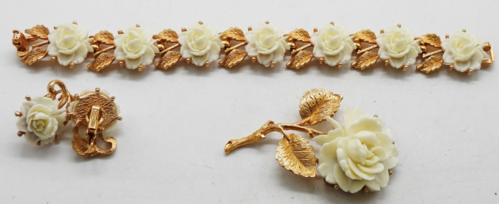 Rose Bracelet, Clip-On Earrings & Brooch Set: Pretty set, goes for any occasion