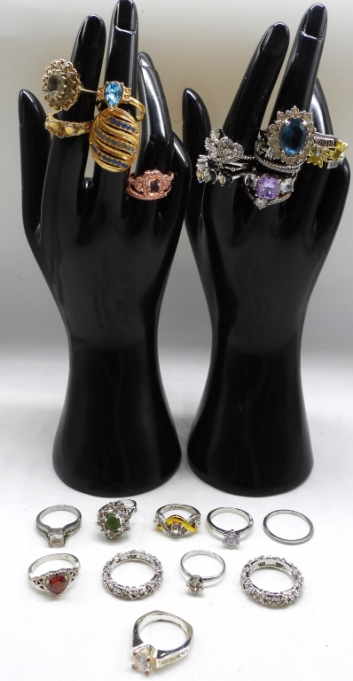 Lotof 25 Rings. Nice Fashion Lot Som Bridal Style: Top-rated online Auction House.