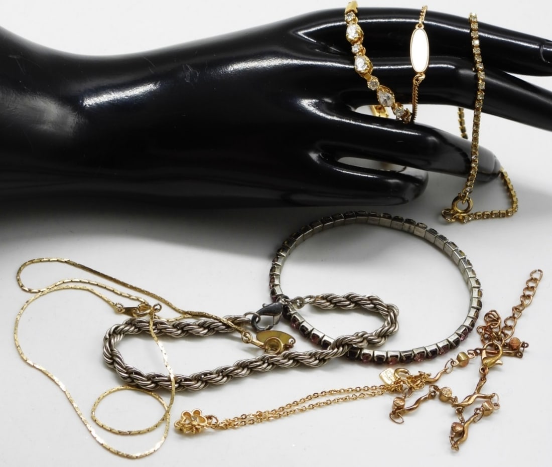 (9) Chain Style Bracelets: Gold & Silver Tone