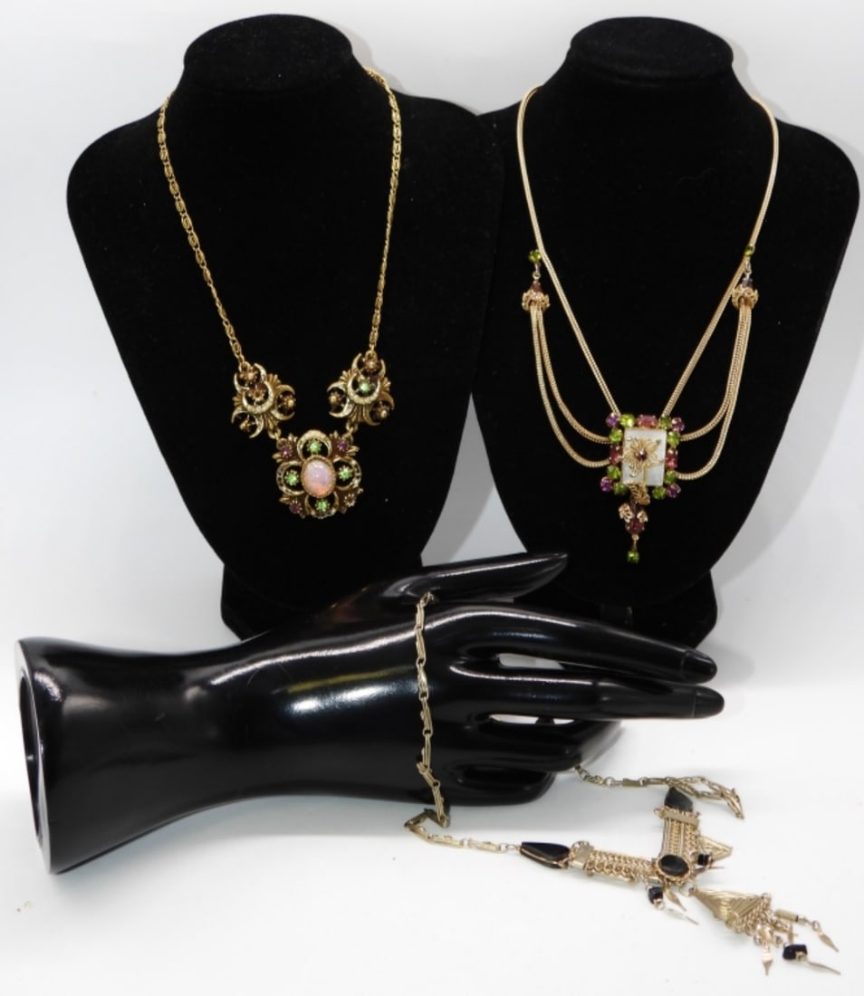 (3) Princess Style Necklace: Unique style so pretty