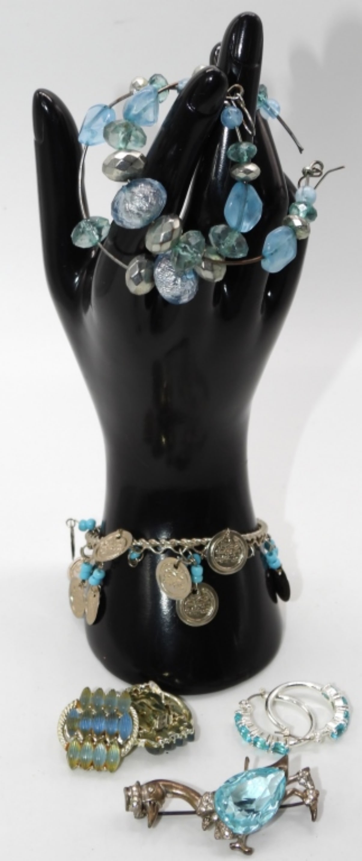 Blue Jewelry Mixes Lot: 3 set of earrings, 1 brooch and one bracelet