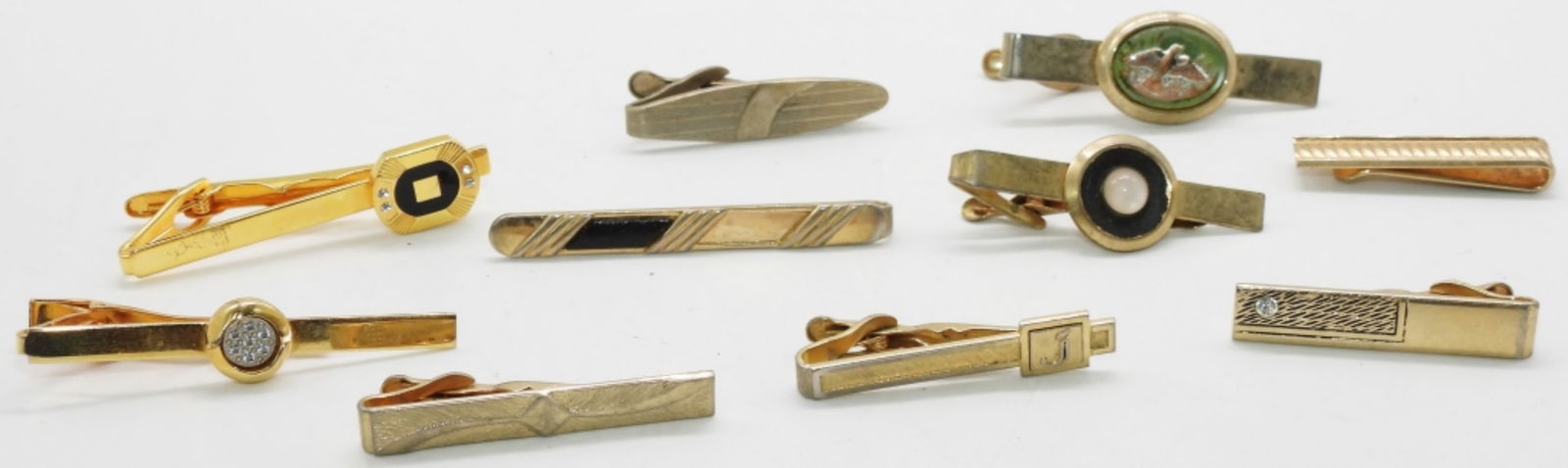 (10) Accessories: Various tones, good pieces