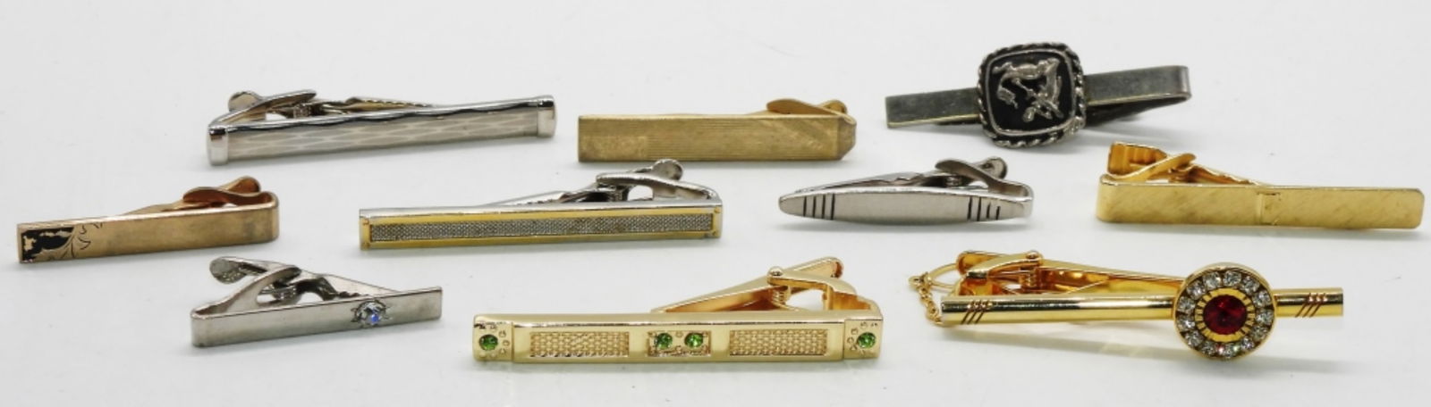 (10) Variety Of Accessories: Various tie clips, different tones.