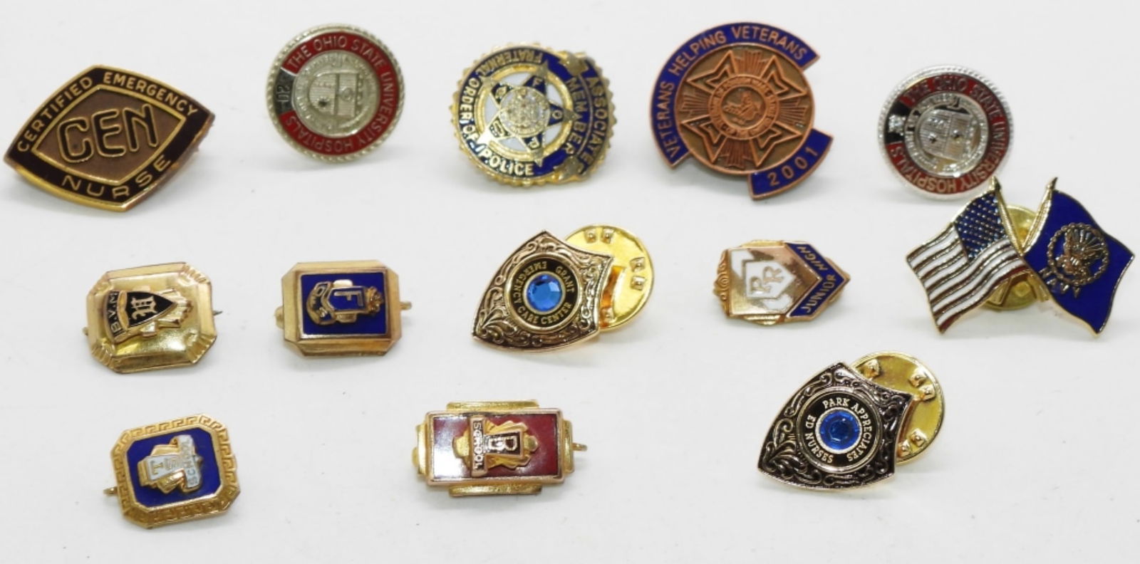 (13) Small Pins & Brooches: Small pendant like brooches & pins