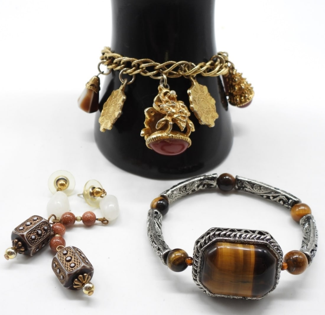 Earthy-Tone Style Bracelet & Earring Set: 1 set of pierced earrings and two bracelets