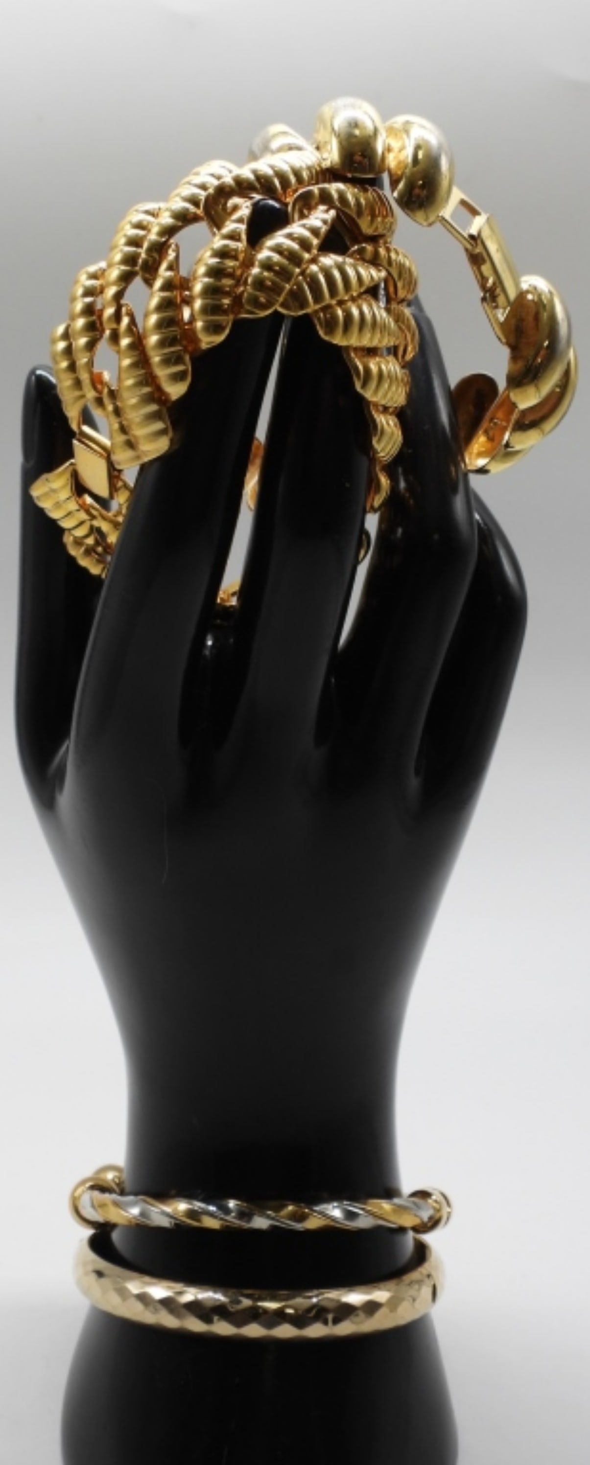 (4) Fashion Bracelets: Bid with us today!!