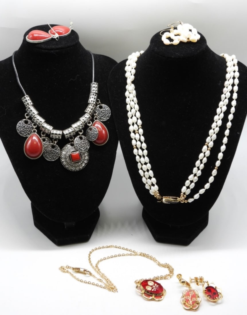 (3) Necklaces & Earring Sets: www.vintageauctionsonline.com